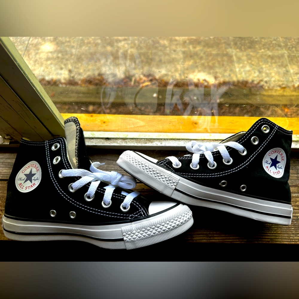 New NEVER WORN  Black high top Converse size 3